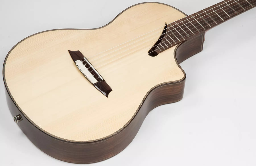 Martinez MS14R Pre elektro-klassik gitara — yan görünüş