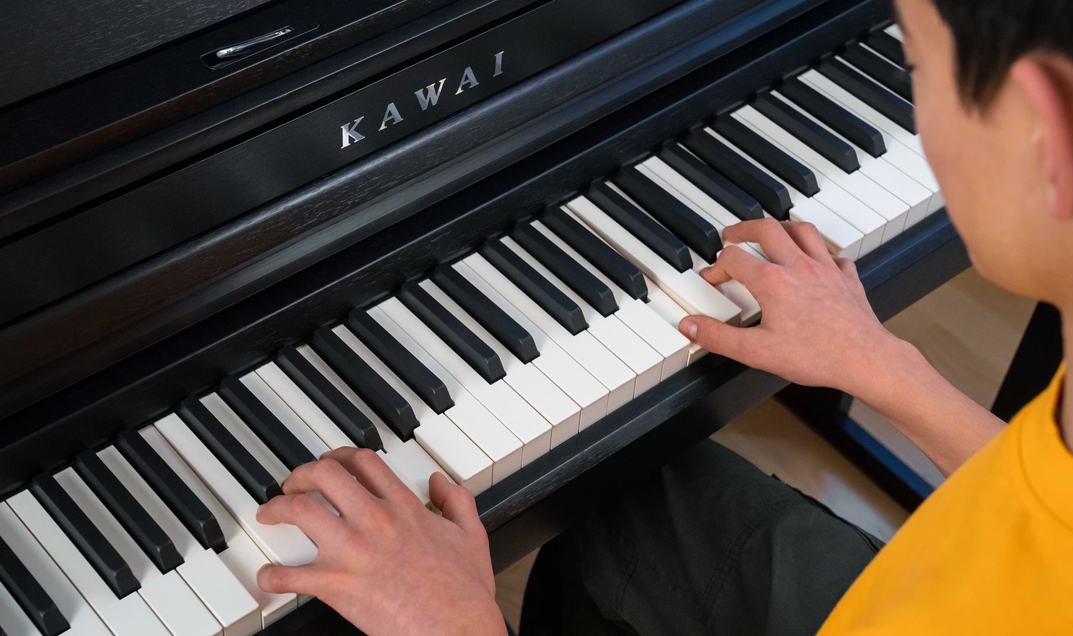 Akustik royal kimi təbii klaviş hərəkəti